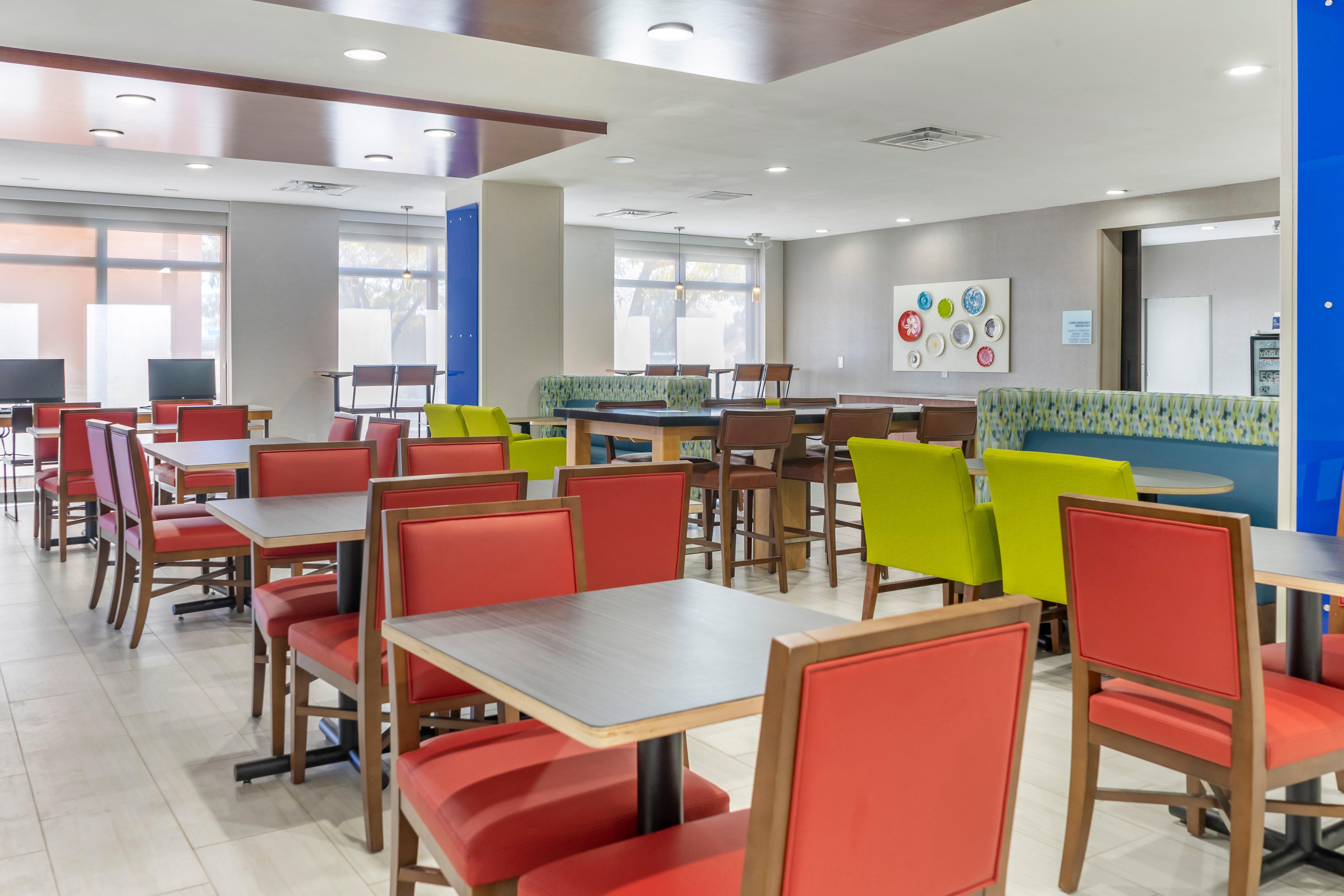 Holiday Inn Express Hotel & Suites Albuquerque Midtown By Ihg Esterno foto